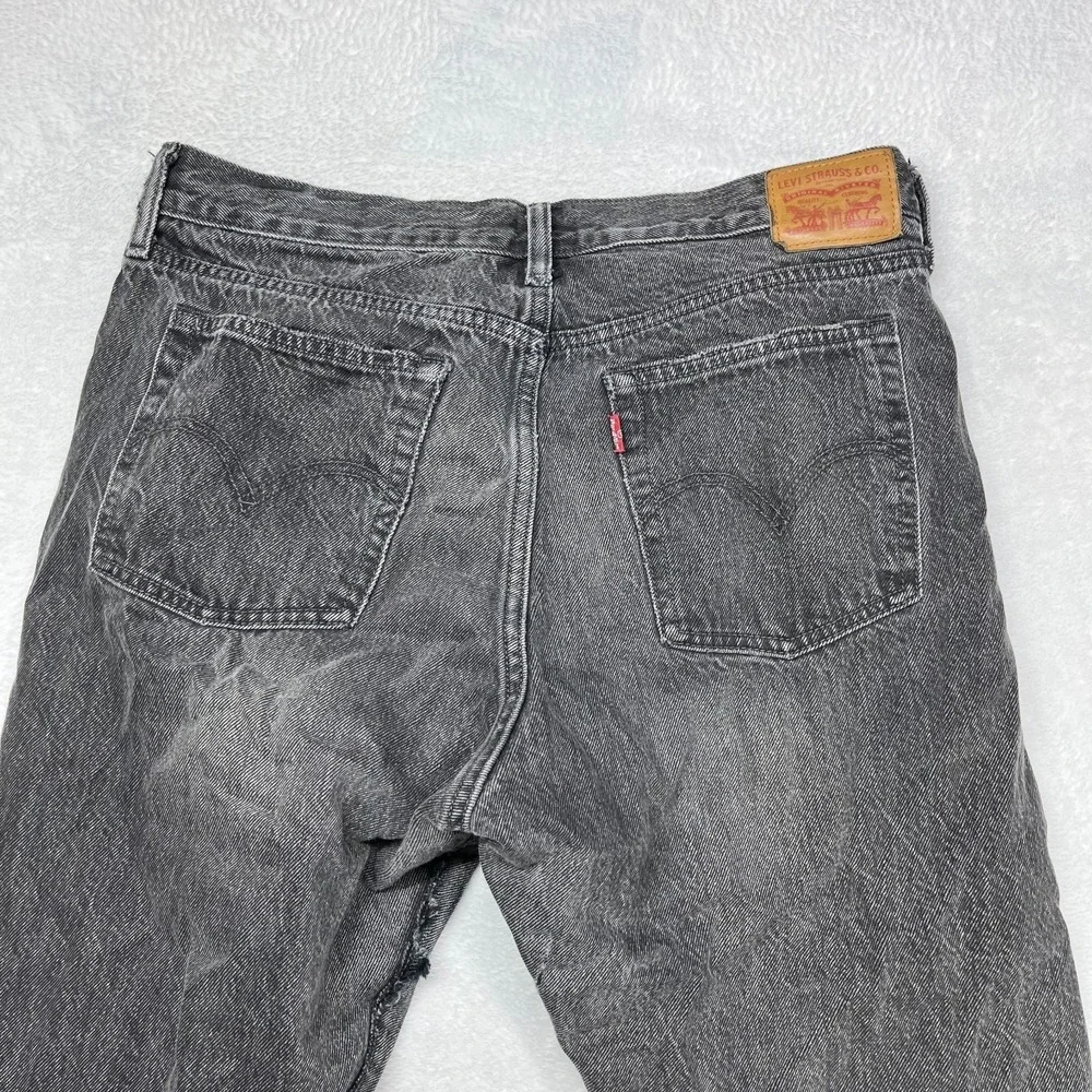 Levi's Straight Jeans Gray Denim Distressed Frayed Hem Button Fly‎ Classic 32X26